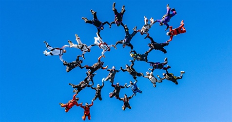 Elder Skydivers Set Age-Group Records