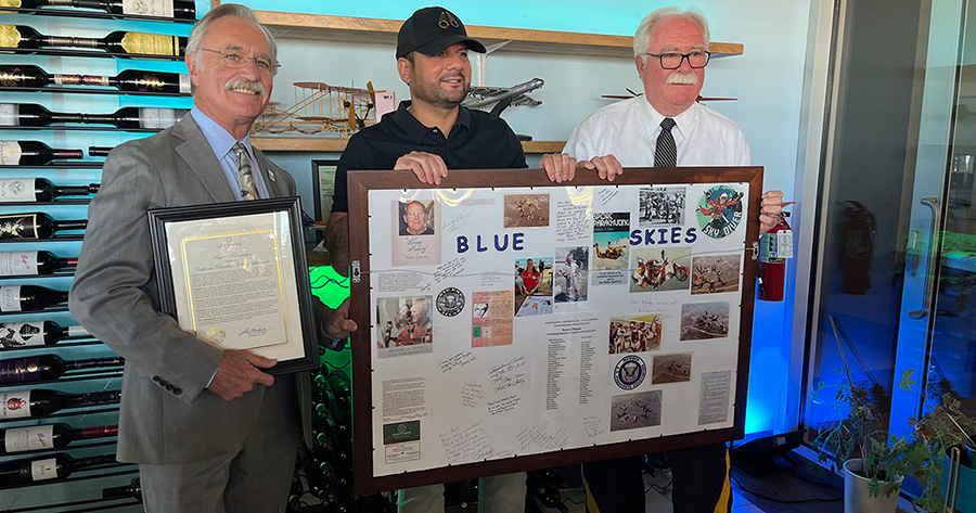 Mayor Honors Historic Parachute Club