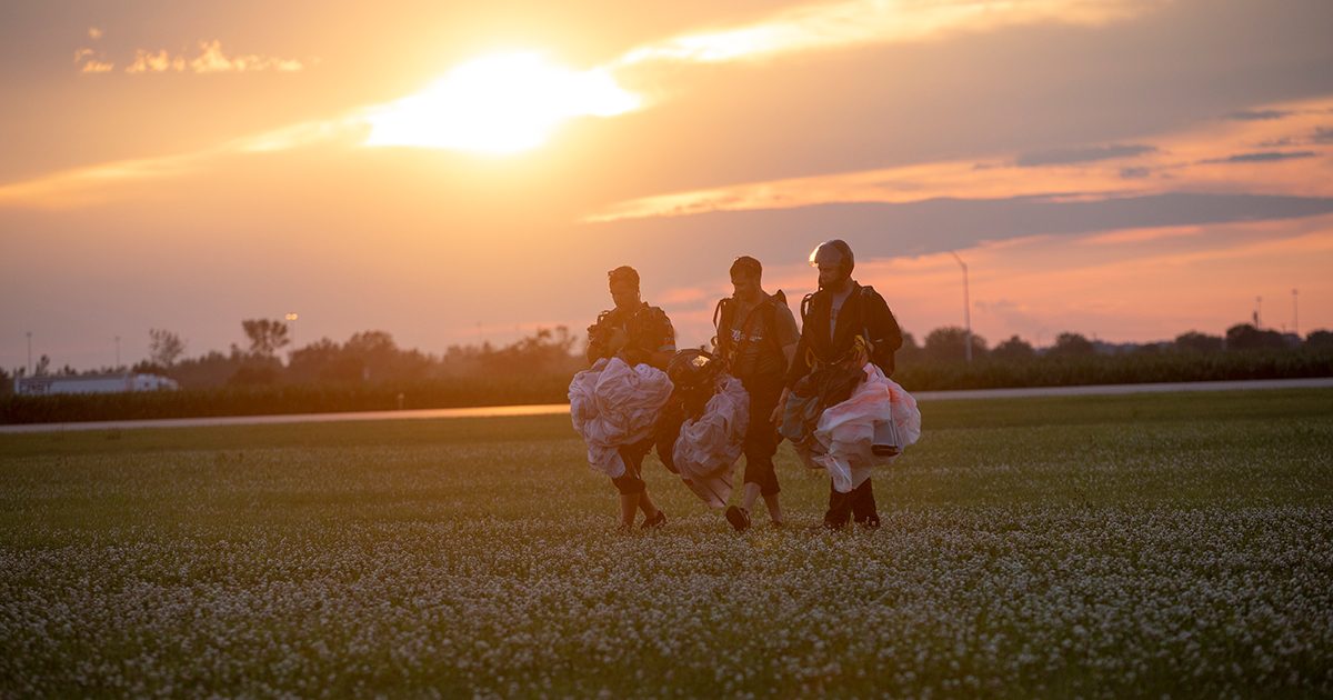 Supporting Each Other —Critical Incidents and Trauma in Skydiving