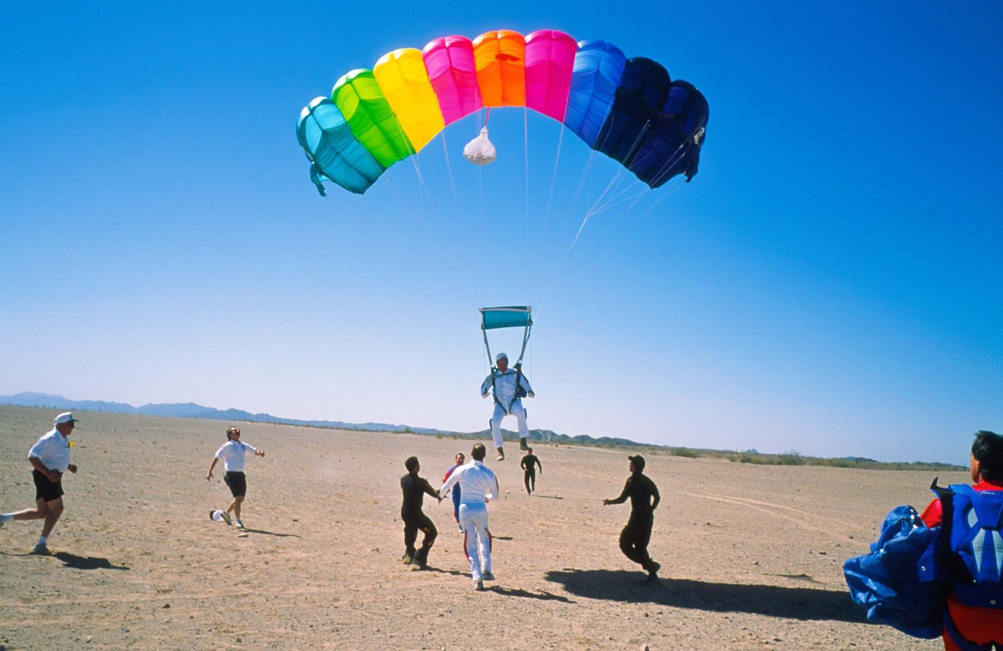 Skydivers Mourn Pres. George H.W. Bush